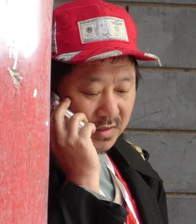 范伟|16年前范伟与赵本山“分道扬镳”,真的单单为了7千元演出费吗?