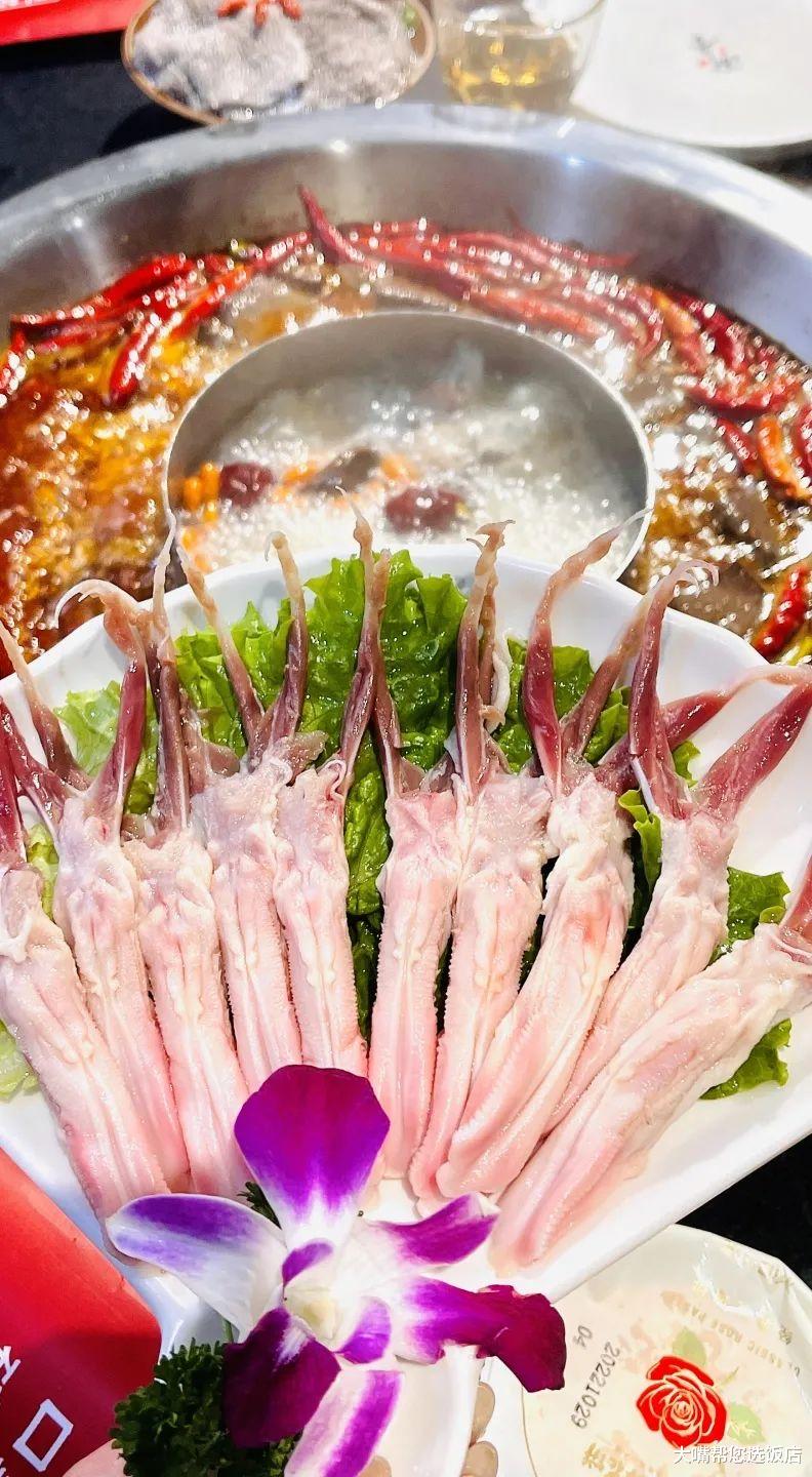 吃在大连-筷子牛肉黄喉丝还有超过瘾的老肉片，这家重庆火锅有点不一般~