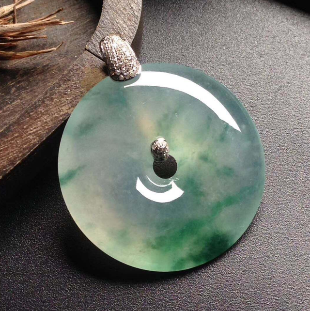 琥珀|象征意义,多角度全方位解析,带你了解真正的翡翠