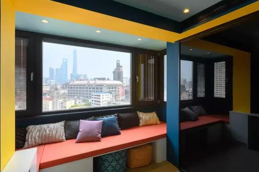 全屋用色块拼接，老公禁止刷白墙！装满只有45㎡小屋，太惊艳了