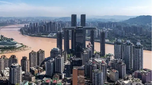 阳台|重庆来福士二手房价崩了？业主集体降价砸盘，豪宅标杆岌岌可危