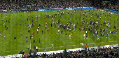 英超|1-0绝杀！2-1进决赛！球迷入场庆祝，这劲旅差1胜回英超可分近2亿