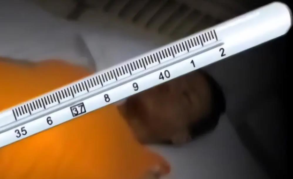 2012年江苏美女突然高烧,去医院接受治疗,几天后吓得赶忙报警