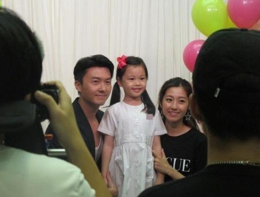 陈自瑶|港媒曝陈自瑶王浩信正式签字离婚,将共同抚养10岁女儿