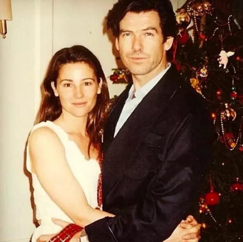 布鲁斯南|膀大腰圆却被30亿男神深爱25年，你不欺我少年穷，我不负你糟糠恩