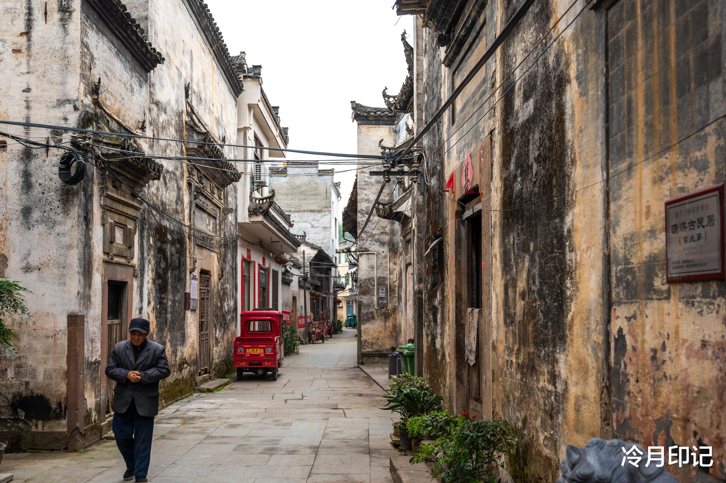 旅行者|歙县千年古村瞻淇村,现存明清古建筑100多幢,嬉鱼灯传承了800年