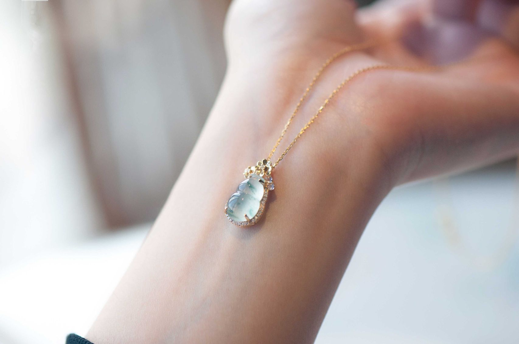 蜜蜡|总是有人盯着我的翡翠葫芦