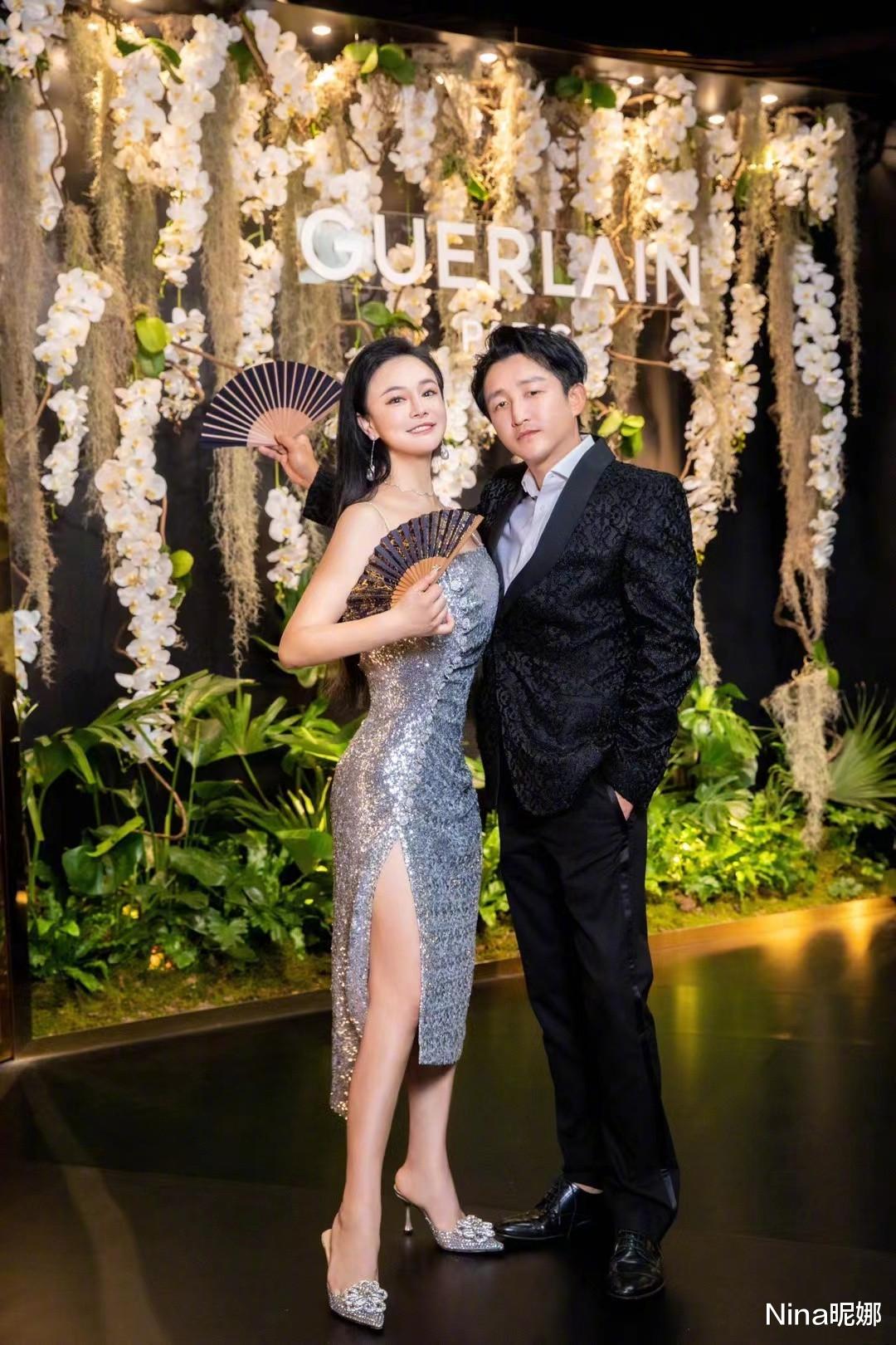 冉莹颖|不愧是拳皇的菜!前央视主持冉莹颖久违赴宴真用力,穿吊带裙抢尽风头