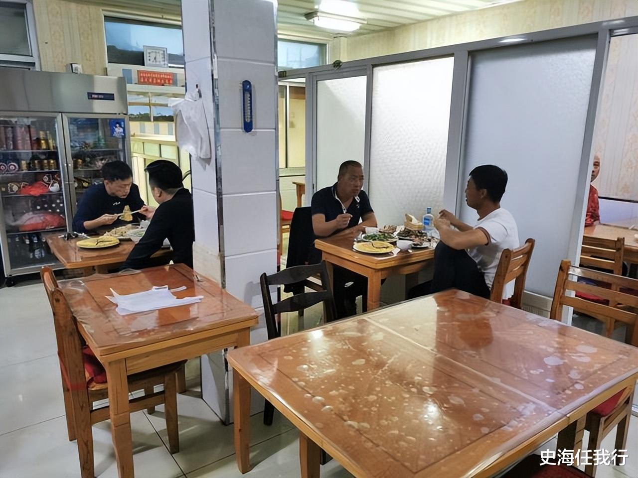 |2019年，江苏一饭店女老板拿铁棍教育闺女被刑拘：她30岁还没嫁人