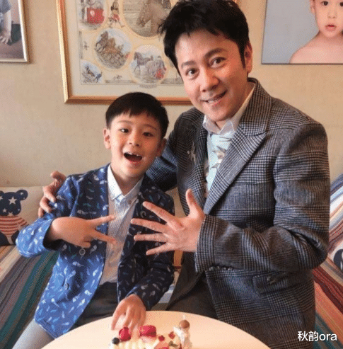 蔡国庆|蔡国庆：两次情断异国恋后，娶粉丝秦娟为妻，如今儿子成他的骄傲