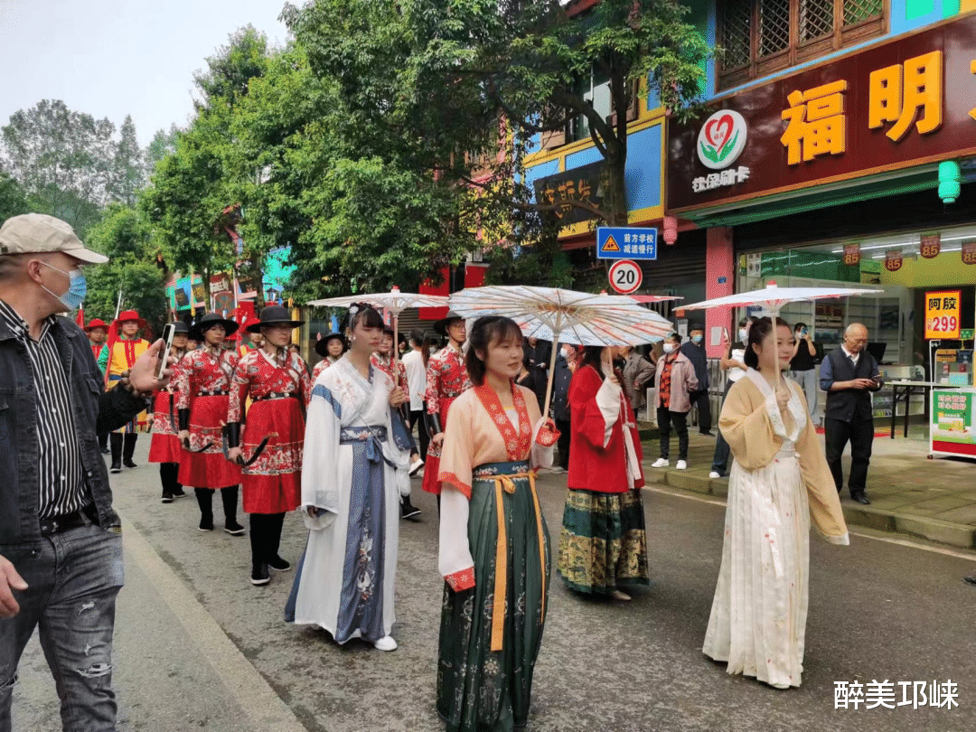 年货|元旦过节哪里耍？来多彩大同逛年货啦！