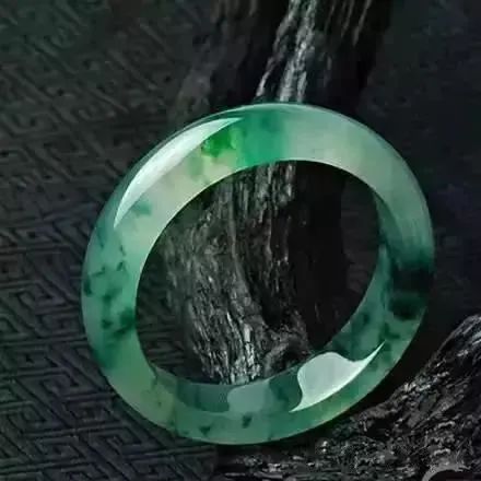 |这几种方法,养出来的翡翠透亮葱翠