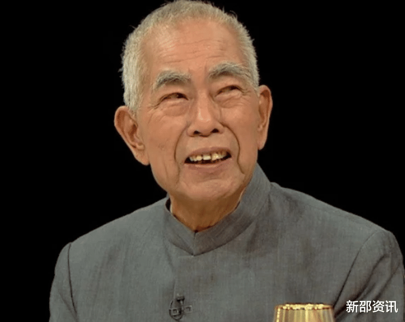 肿瘤|主持人周中肾衰竭晚期，眉发花白面容消瘦，每天洗肾维持生命