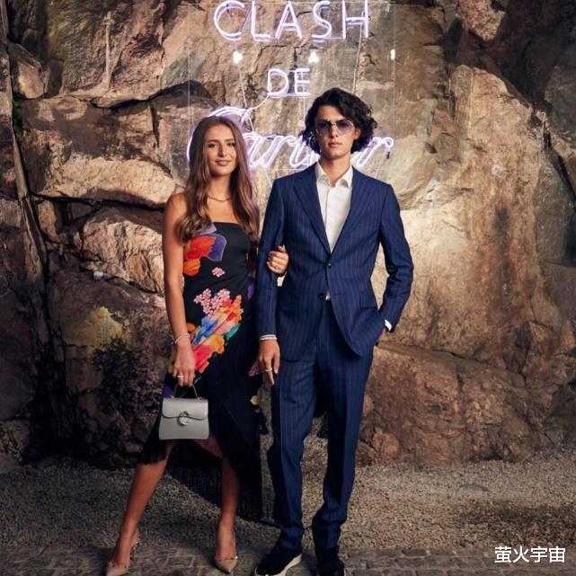 于冬|丹麦23岁男模王子被剥夺头衔后首露面！赴外婆葬礼，拥抱了妈妈文雅丽