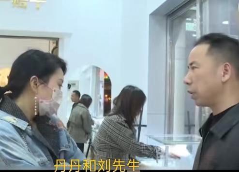 续：珠宝富商爱上小美女，相识7天送房送珠宝店，女友却要去打工