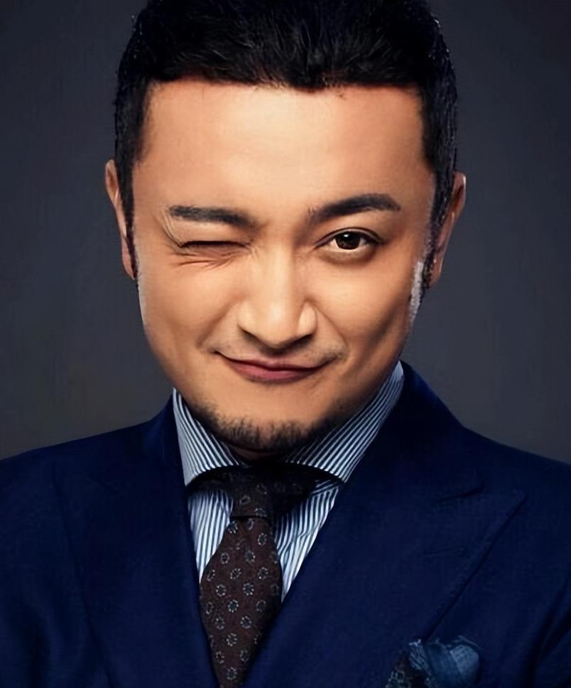 尼格买提|央视主持人尼格买提30岁结婚, 婚后9年无儿无女, 成父母最大遗憾