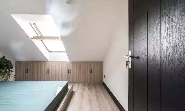 为阁楼,老公坚持买顶层!完工后我被迷住了,泡澡时还能看星星!