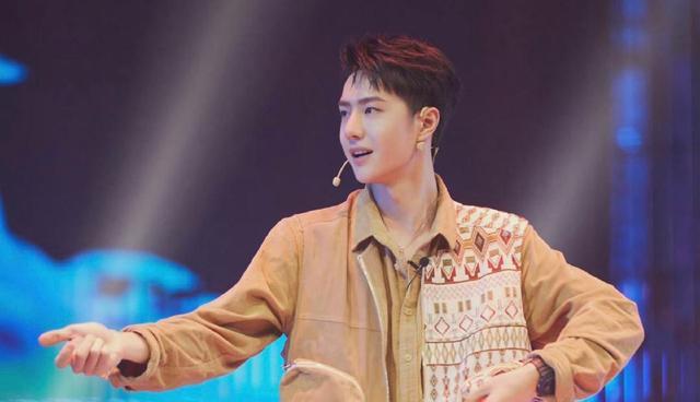 王一博|王一博的顶流人气，让他不得不收敛，曾经的他是真野