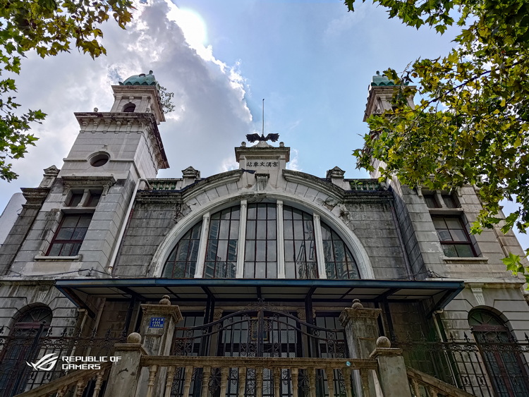 游戏手机|这款看似“出挑”的游戏手机，却令人感到有些纠结