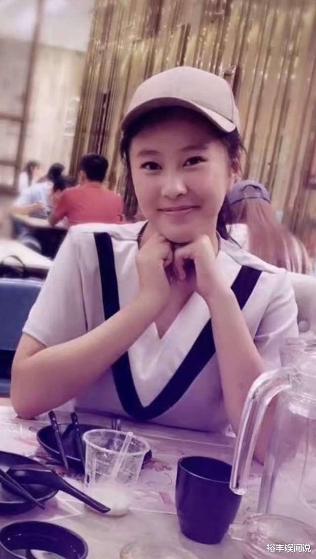 杨子|杨子罕有分享19岁女儿近照!颜值超像黄圣依,哈佛大学毕业身材好