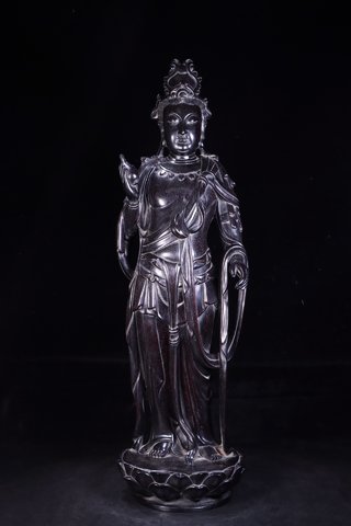 紫檀|旧藏：老紫檀木雕净瓶观音立像。