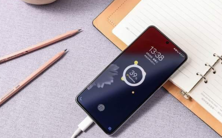 |IQOO Neo7再创双芯辉煌，无界一体屏+骁龙8Gen1Plus，拍照很强