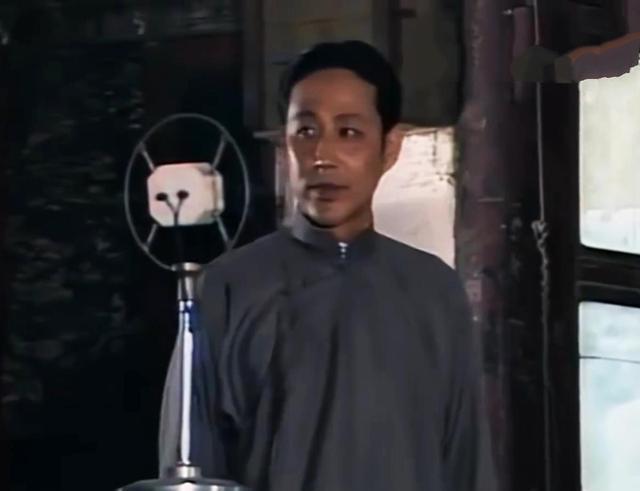 围城|《围城》：看懂方鸿渐大骂苏文纨，才知道他对唐晓芙的爱，真可笑