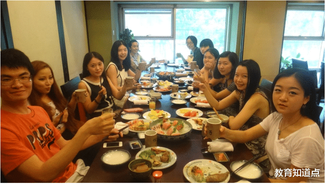 聚会|参加初中同学聚会，老公垫付6600，说好AA制，3人没给，两败俱伤