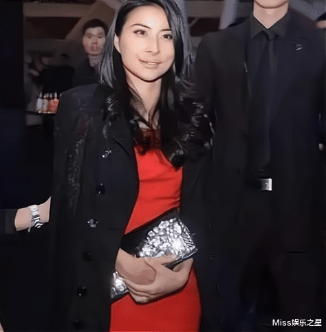 成龙|豪门家族生子机器?郭晶晶被曝疑似怀四胎,奚梦瑶被催生越多越好