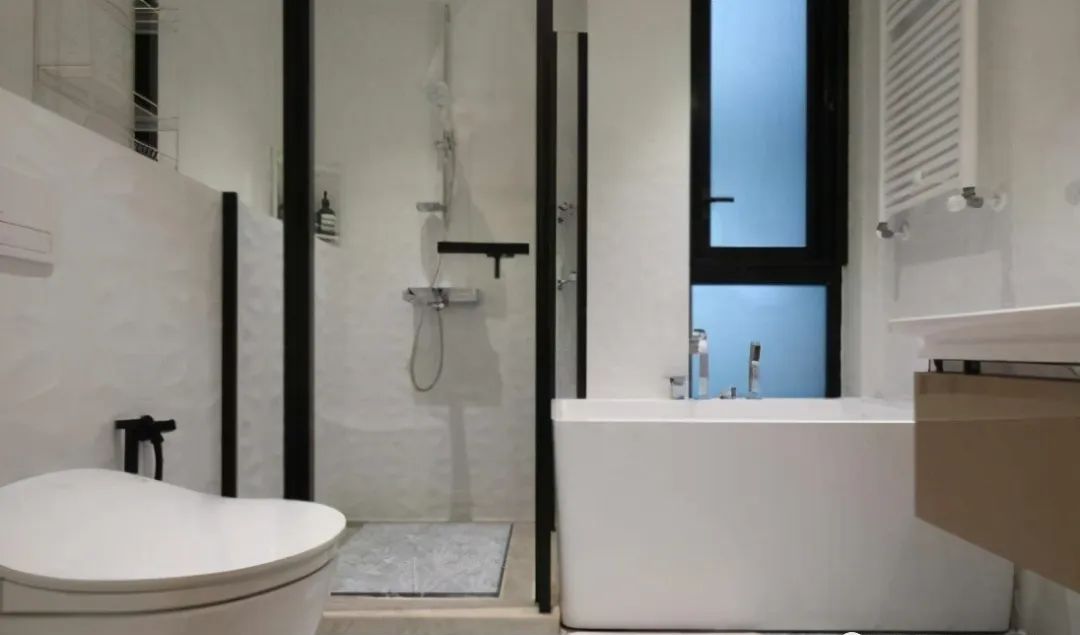 130平简却很贵的新房,进门就把人迷住了,没做电视墙也很漂亮