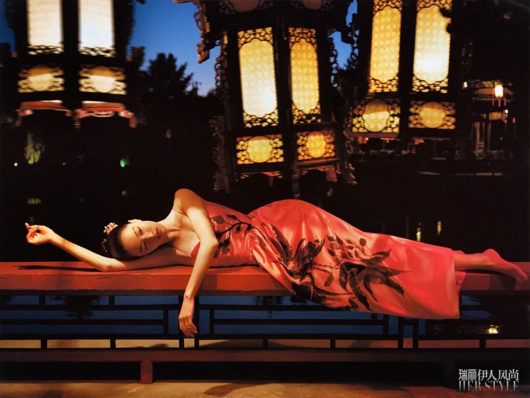 周迅|周迅拍大片又被嘲？！网友无奈：人是美的，拍的什么玩意儿…