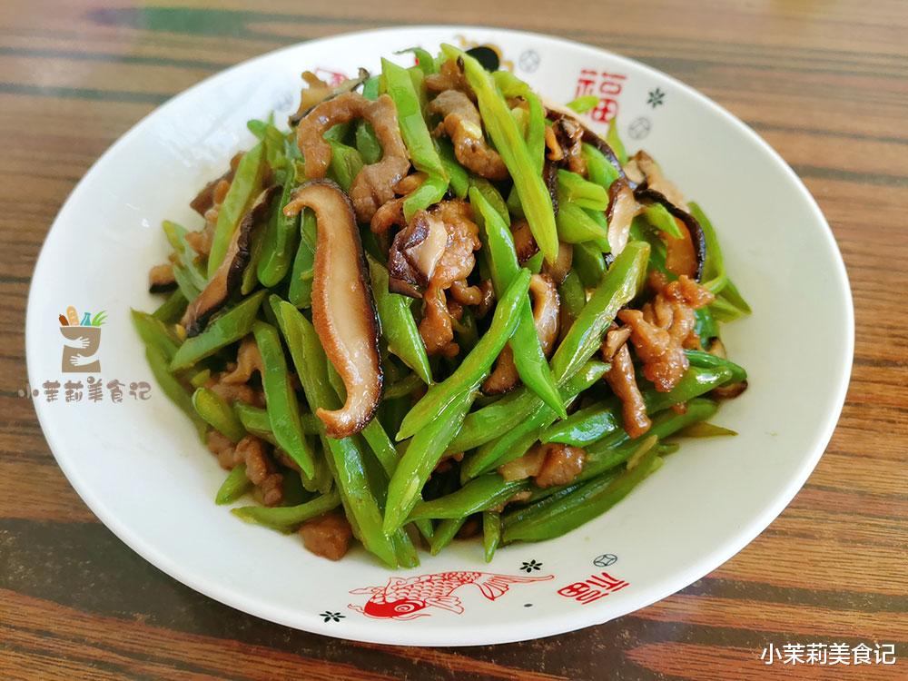 冬天，两种碱性食材要多吃，钙和铁含量高，与牛肉一炒，鲜嫩可口