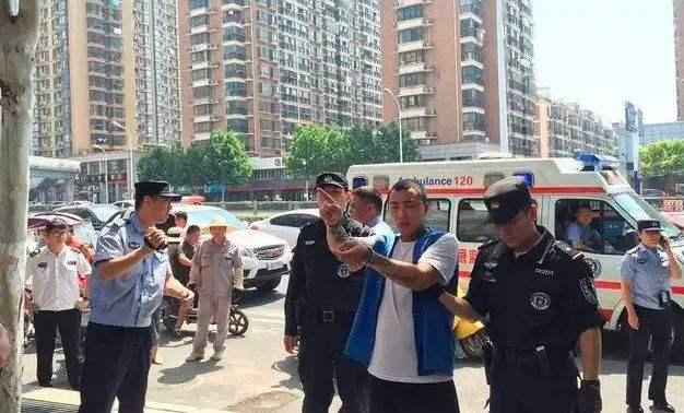 90后女“黑老大”杨春燕:淑女外表竟是毒辣心肠,还是在读硕士生