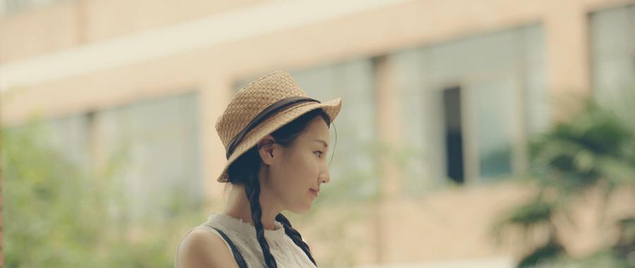 流行 “宽袍大袄鲶鱼须”在校园里流行,为何女生都喜欢这样穿?