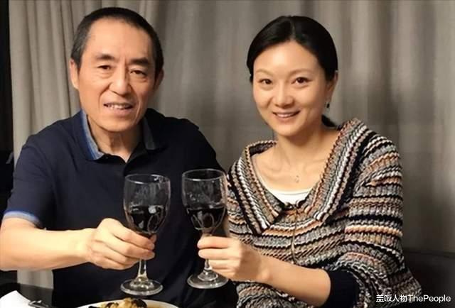 张纪中|三个嫁名导的女人，一个惹人嫌弃，一个默默付出，只有她活出自己