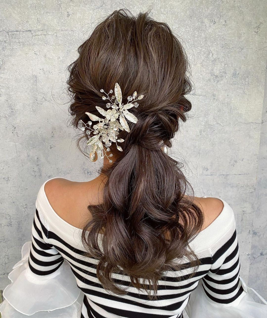 卷发 烫了卷发别总披着,试试这几种盘扎造型,优雅大气又有女人味