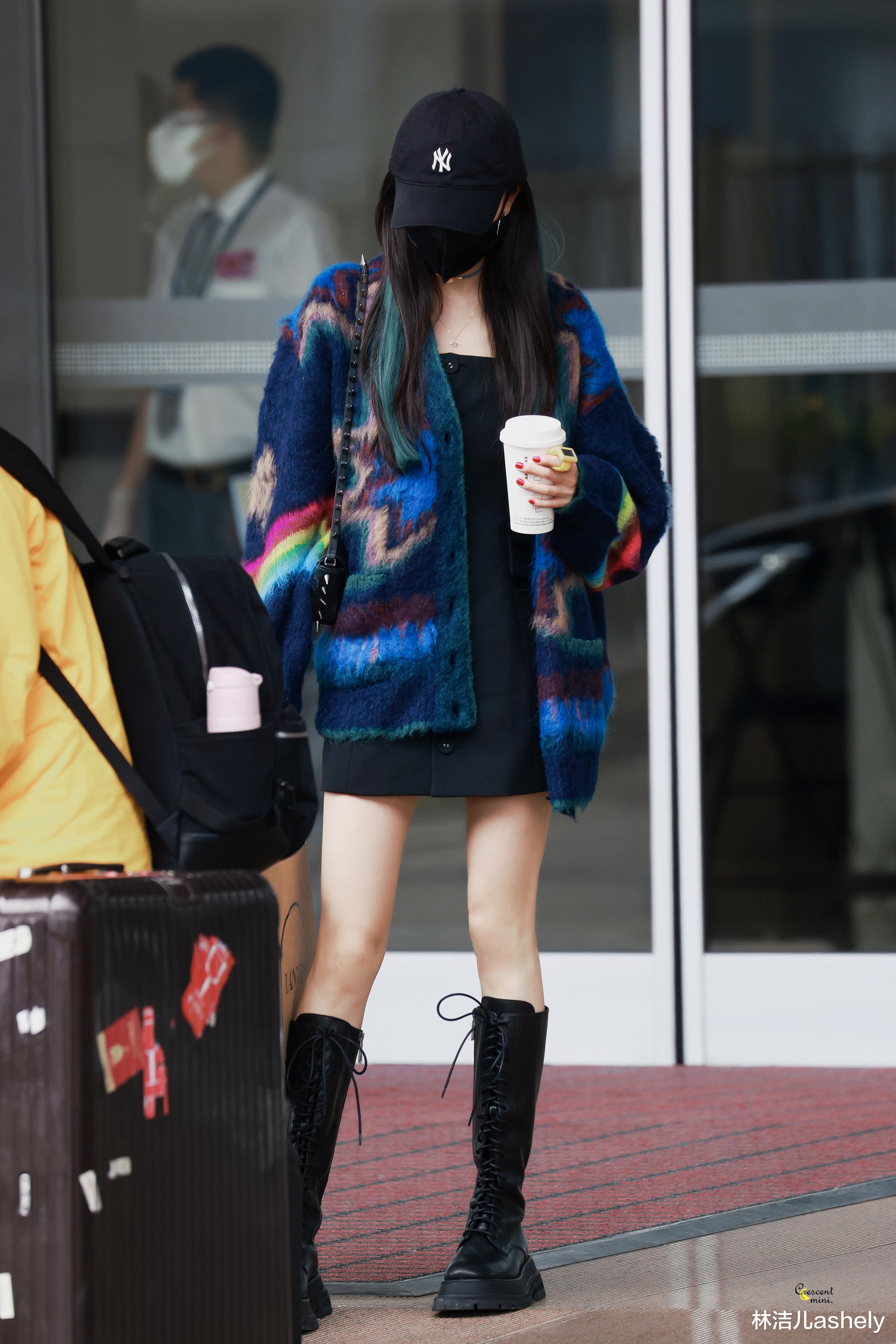 美甲 杨幂、热巴都是红色美甲控，2022新年做个复古红美甲，红火一整年