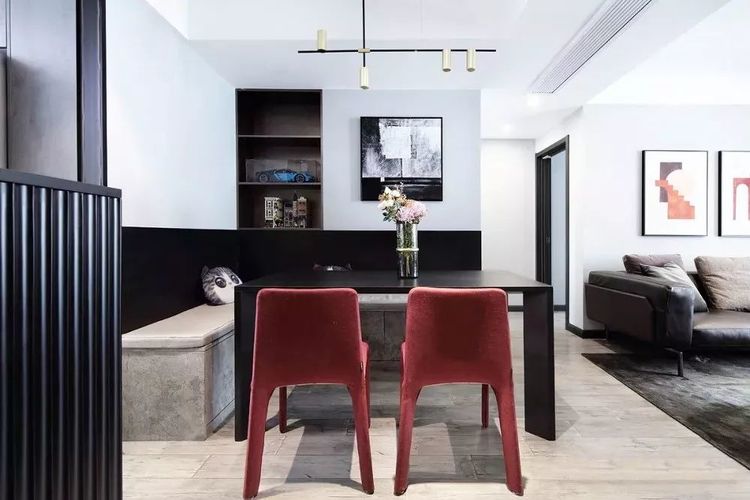 74平现代两居室,经典黑白灰,配上红色点缀,气质非凡