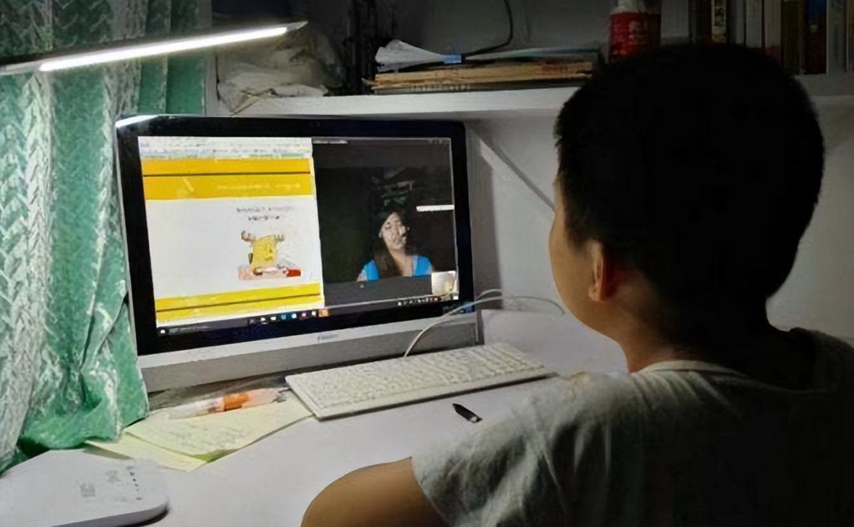 学生又成韭菜,网课平台收费了,资本太贪婪不充钱摄像头打不开