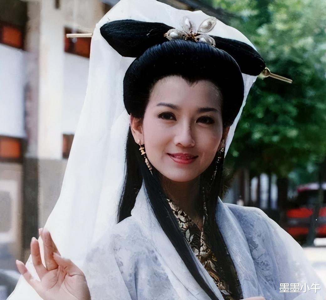 赵雅芝|赵雅芝:带两个儿子再婚被宠成公主,幸福背后没你想得那么简单