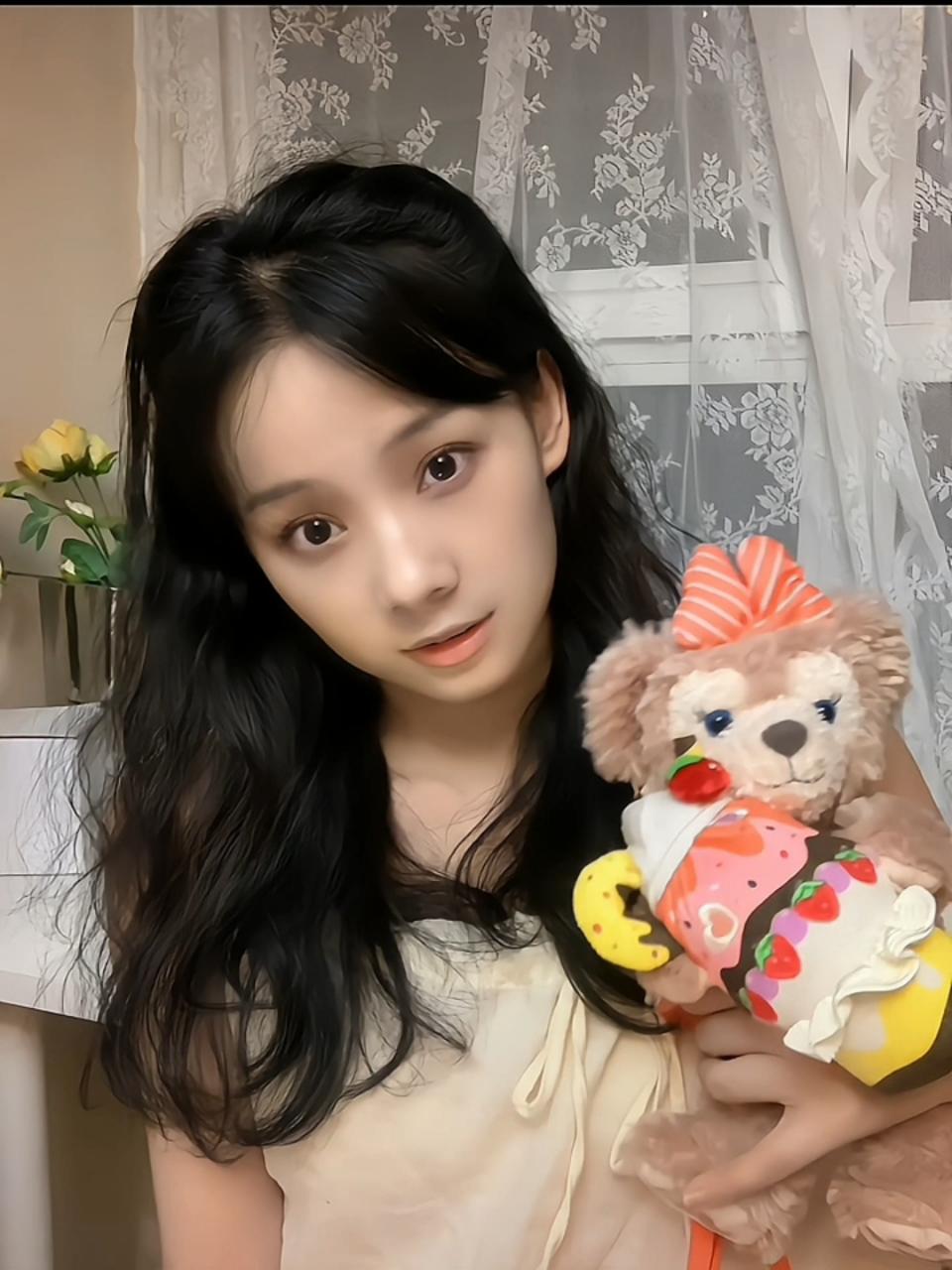 鲁照华|鲁照华最新夏日写真曝光,吊带睡衣清纯可爱如初恋