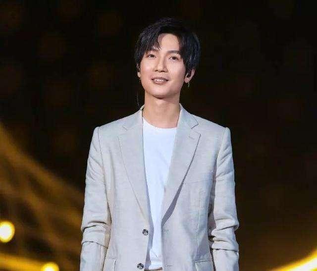 一条小团团|“六大网红”天价违约金，小团团高达6亿，陈楚生背负违约金227亿