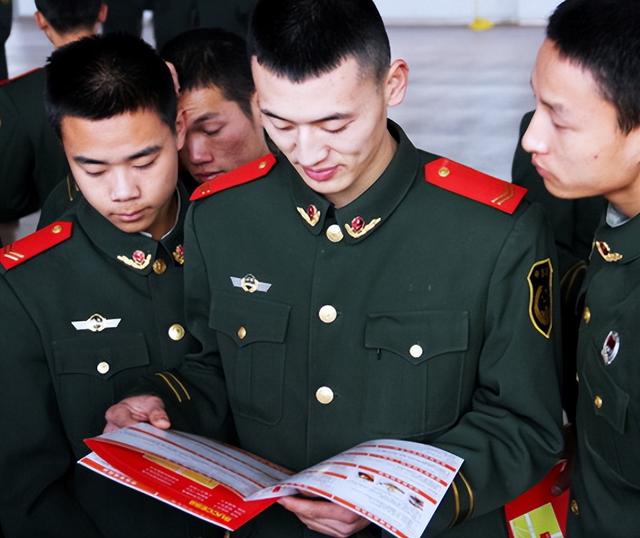 |月入过万的高薪铁饭碗,为何无人问津?2022部队文员“大量缺岗”