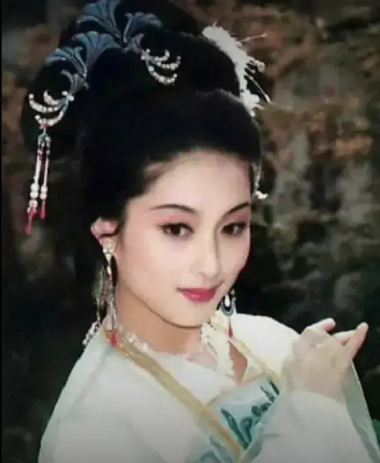 西施|7版“西施”,安以轩,张敏各有千秋!而她让人“一眼万年”
