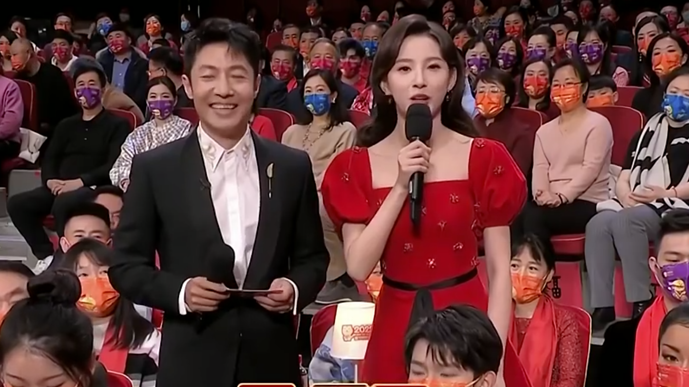 春晚|春晚主持人新成员马凡舒被“漂亮”刷屏，任鲁豫站C位