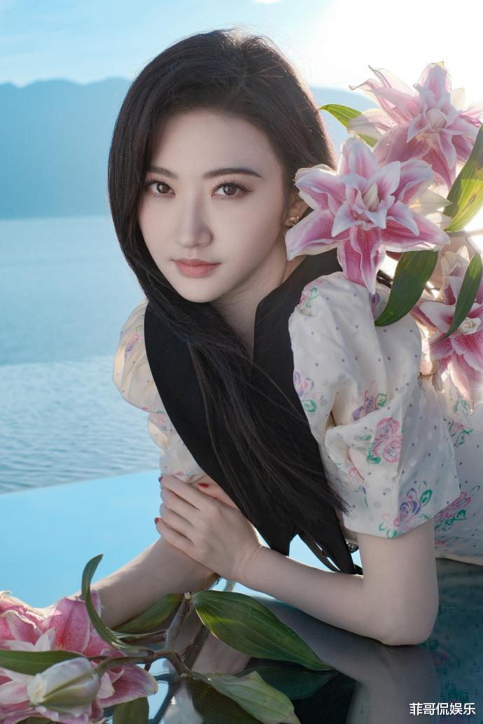 刘涛|靠山倒塌的女明星,董卿走上刘涛的老路,车晓才是“人间清醒”