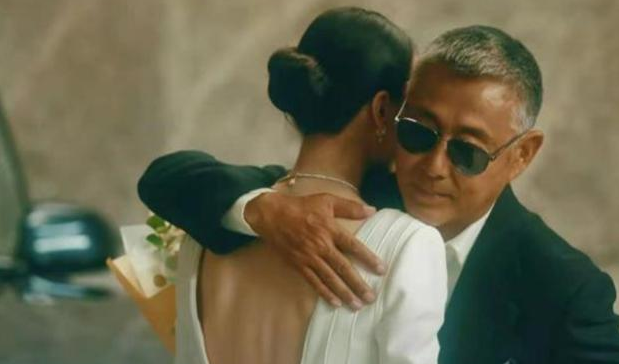 本·阿弗莱克|《流金岁月》朱锁锁的4个交往对象,揭露出扎心的择偶观