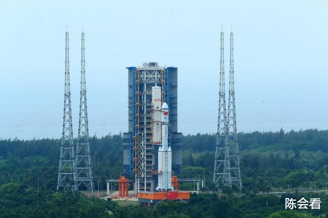 天舟四号发射成功! 神舟14号乘组选定, 老美笑脸相迎请求合作!