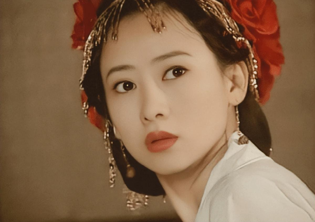 艳星|港片五大艳星今昔颜值对比:有人风韵犹存,有人发福颜垮,差距大