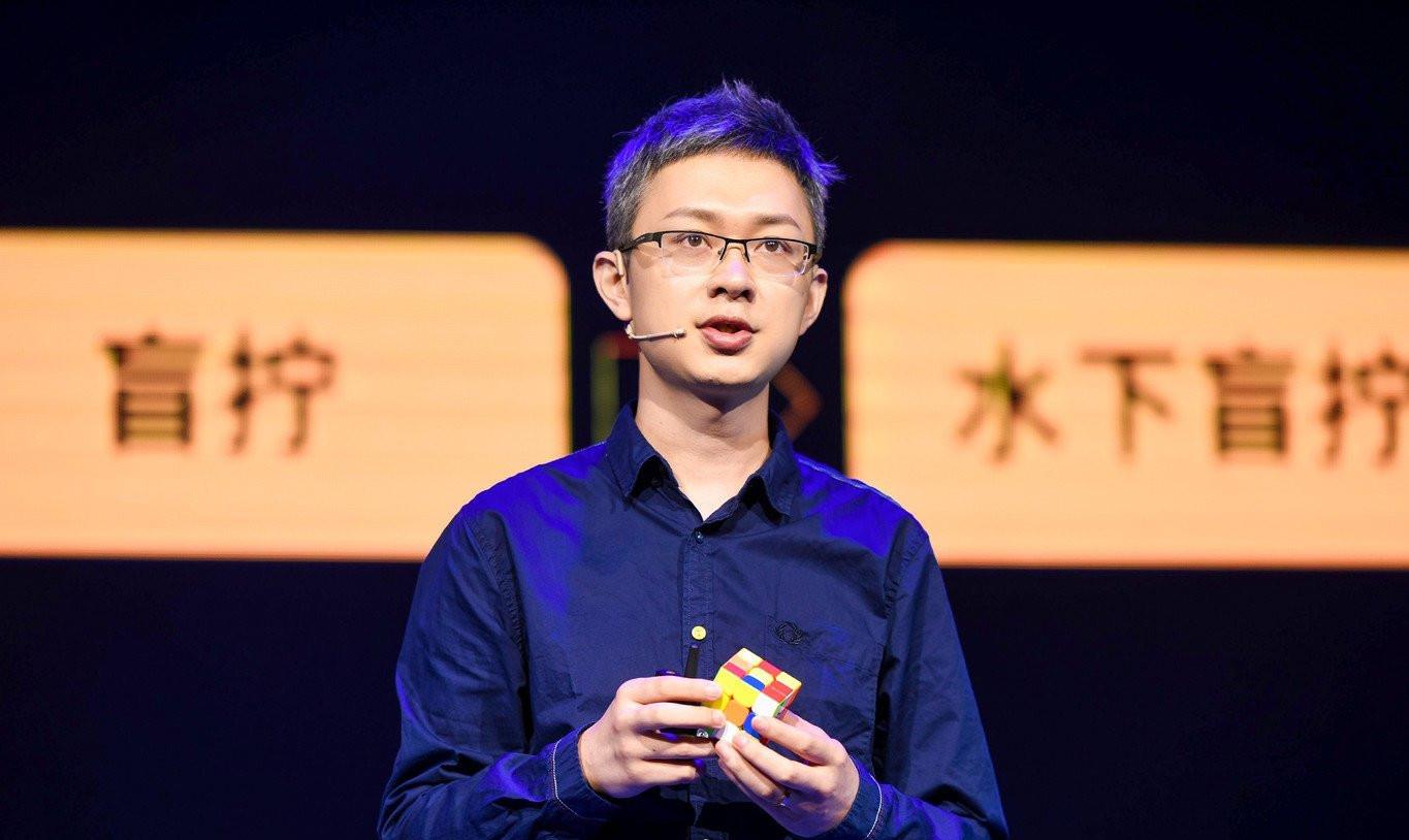 杨洋|《最强大脑》贾立平：一手魔方破了世界纪录，走红后和妻子离婚